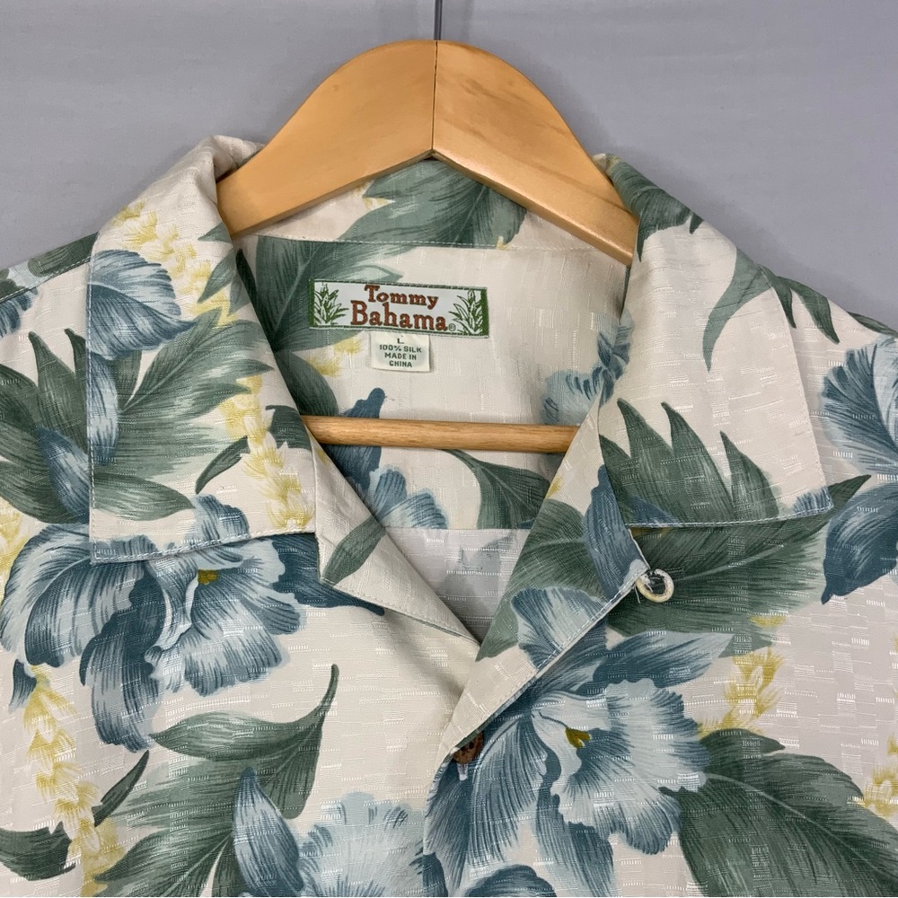 Tommy‎ Bahama 100% Silk. Floral Print Shirt - Blue and Green. Men’s Size Large. - Picture 5 of 7